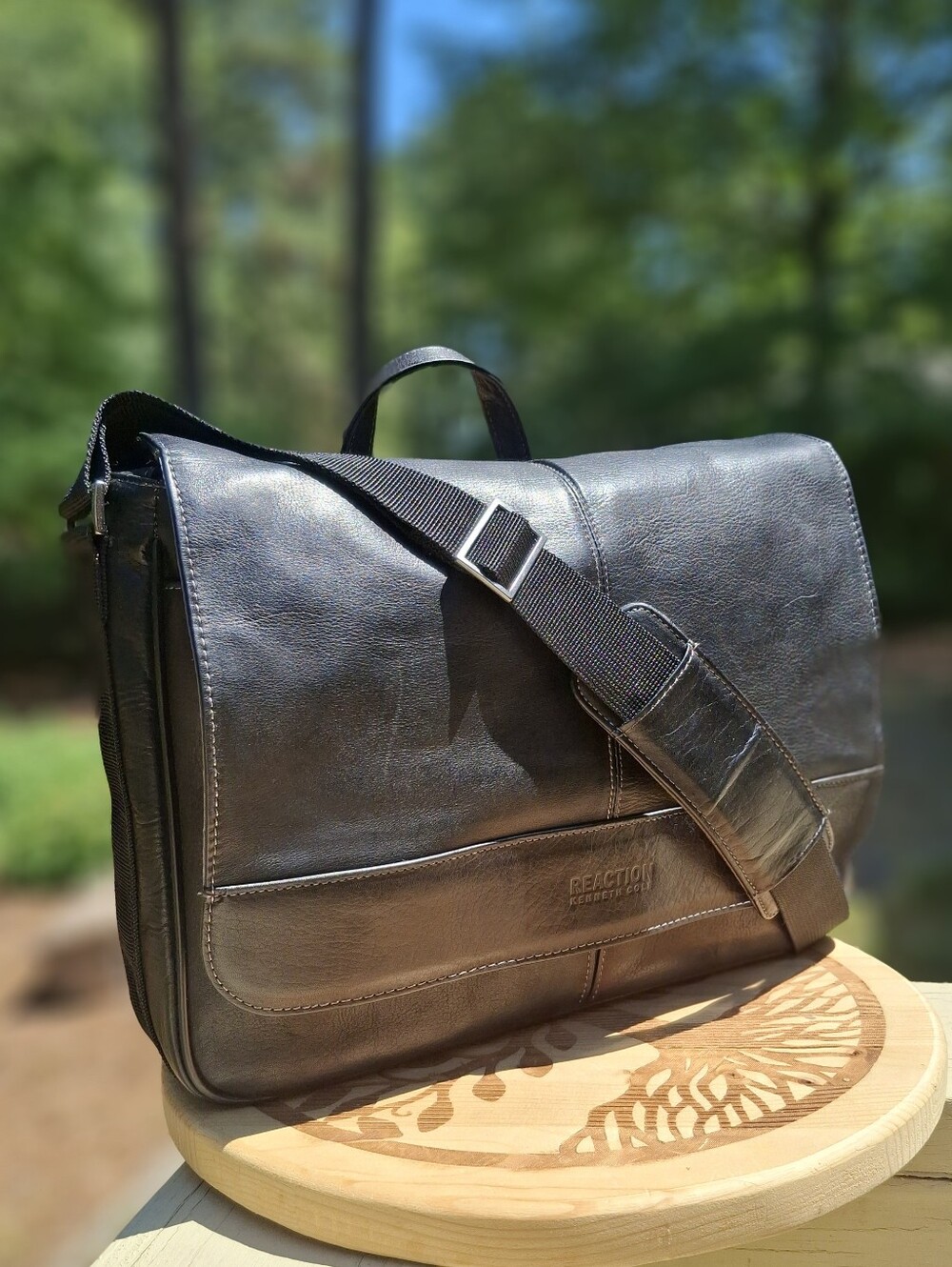 Kenneth Cole Reaction Risky Business Columbian Leather Laptop Messenger Bag